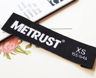 Etiqueta textil tejida Rife Style Model WL-M24 Etiquetas tejidas - WL-M24